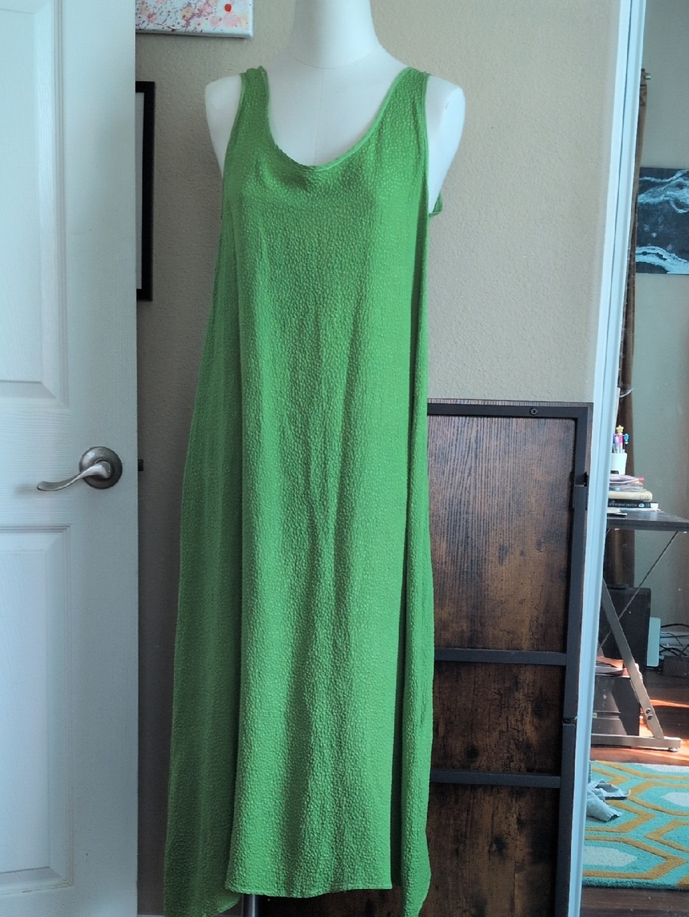 Sleeveless Green Maxi Dress with Relaxed Silhouette